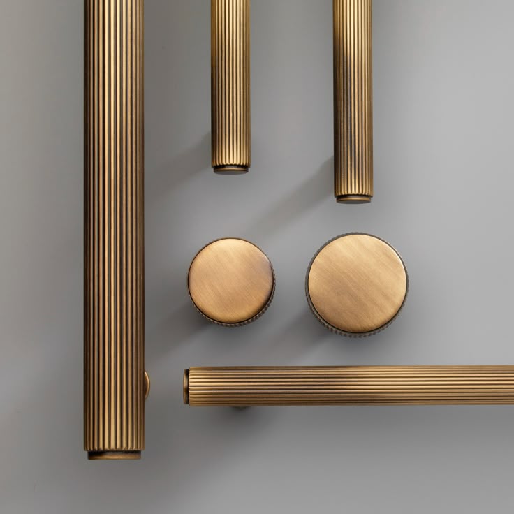 Как избежать простоев на производстве: секреты стабильного снабжения фурнитурой